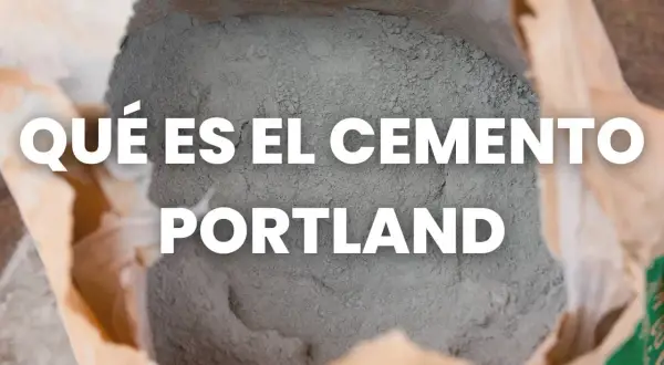 Bolsa abierta de cemento gris, con texto superpuesto: "QUÉ ES EL CEMENTO PORTLAND". Explora la diferencia entre cemento y cemento portland.